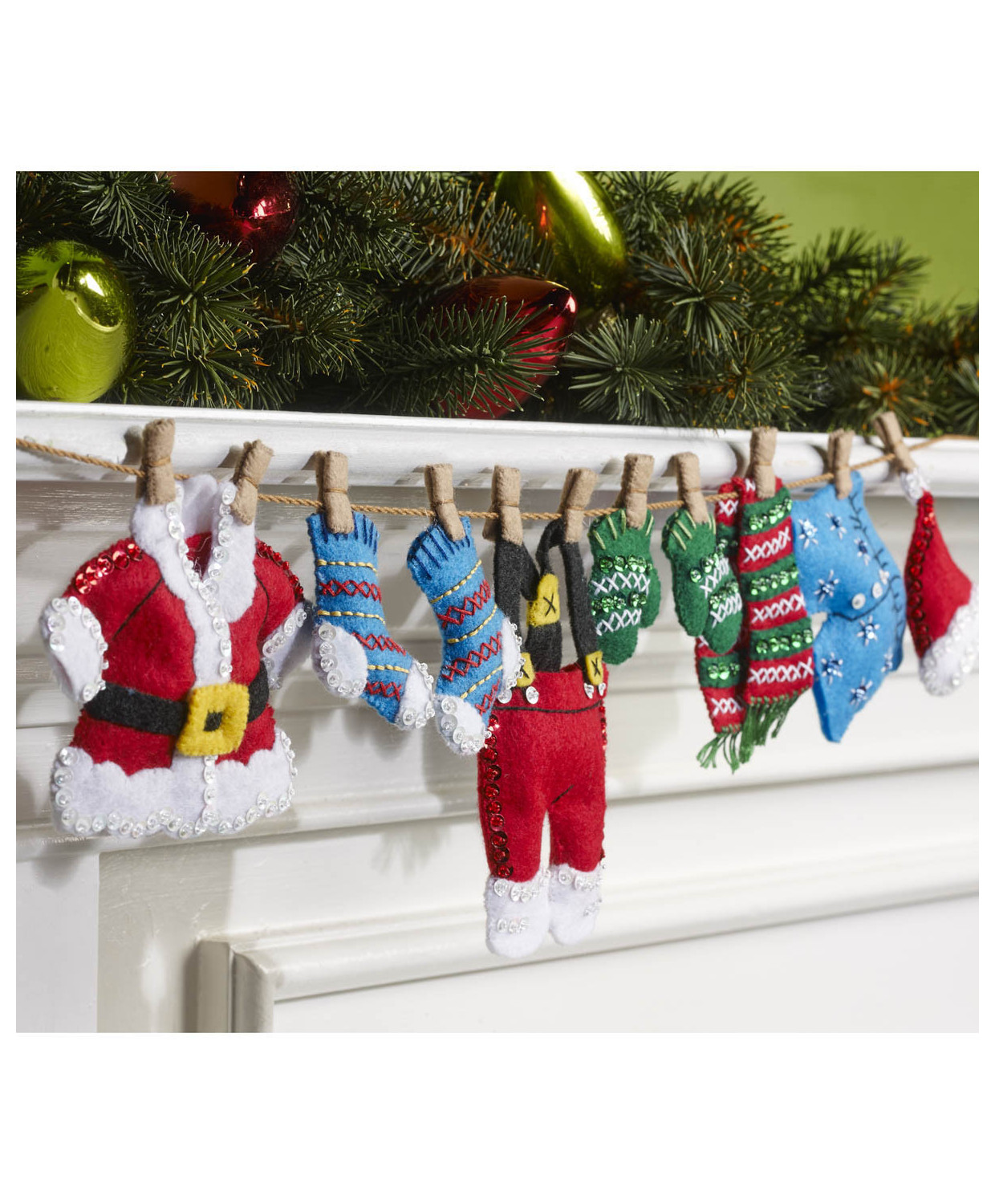 Набір для фетрової аплікації Home Decor - Santa’s Laundry Garland Bucilla 86683