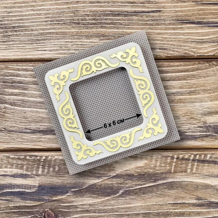 Маленькі п'яльця магнітні пластикові для вишивання , 6x6 cm, золотий орнамент FLMP-036