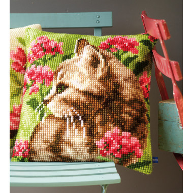 Pillow Embroidery Kit Cat in field of flowers, Vervaсo PN-0155961