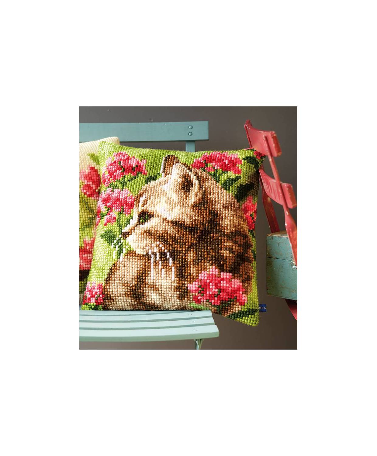 Pillow Embroidery Kit Cat in field of flowers, Vervaсo PN-0155961